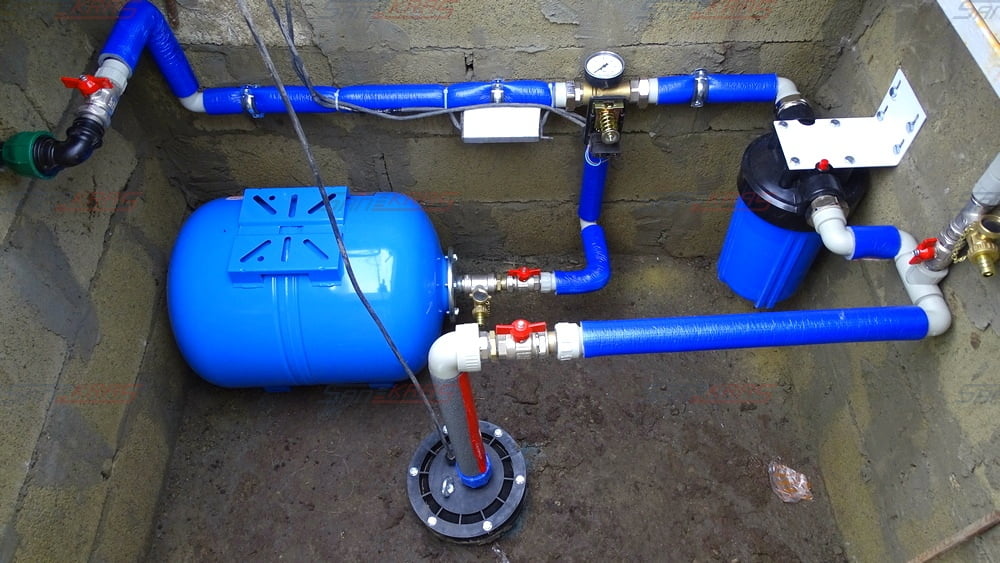 Водоснабжение частного дома из скважины: оборудование и монтаж